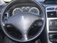 Witam. Sprzedam Peugeot 307 SW z 2003 r. 2.0 HDi, 110 kM, kolor czarny, garażowany.
Wyposażenie:
- klimatronik,
- klimatyzowany schowek,
- wspomaganie kierownicy,
- ABS, ESP,PP i kurtyny powietrzne,
- wielofunkcyjna kierownica,
- 4 el.szyby, el. składane