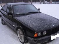 Witam , posiadam na sprzedaż jedyny w swoim rodzaju samochód osobowy marki BMW 520 I KAT z 1989 roku. Pojazd z silnikiem benzynowym (instalacja gazowa LPG) o pojemności 1991,00 /95,00KW , butla gazowa o pojemności 80 litrów z homologacją do 2022 r. Silnik