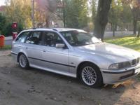 Sprzedam BMW 530D 2000r. I rejestracja 2001rPo lifcie, przebieg 252000.AUTO BEZWYPADKOWE .Klimatronik dwu strefowy 6 poduszek pow.,ABS,ASR,el.szyby,el.lusterka,ksenony,halogeny,sensor deszczu siatka bagażnika .Auto w bdb stanie technicznym i wizualnym.Po