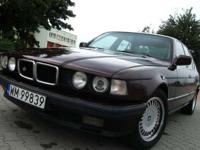 Sprzedam BMW 750i V12 z automatyczną skrzynią biegów. Auto w dobrym stanie, ładne, całe, sprawne, z ważnym przeglądem do połowy lipca 2013 roku i ważnym ubezpieczeniem OC. Kolor bordowy metalic, środek welurowy, w miarę zadbany.
Wyposażenie:
- elektryczne