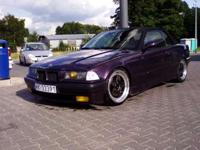 Witam do sprzedania samochód Marki BMW 325i Cabrio z 1994 roku i o przebiegu 200.000 km kolor perła violetmetalic.
Auto jak na swój wiek trzyma sie bardzo dobrze - praktycznie żadnych oznak korozji , jedyne miejsca ujawnie telefonicznie.
Auto jak na swój