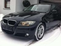 WITAM MAM DO SPRZEDANIA ŚWIEŻO SPROWADZONĄ Z NIEMIEC BMW E91 320D 143KM ROK PRODUKCJI 11/2008.MODEL PO LIFTINGU W PIĘKNYM KOLORZE BLACK SAPHIRRE METALLIC. KUPIONY OD OSOBY PRYWATNEJ,KTÓRY BYŁ PIERWSZYM WŁAŚCICIELEM AUTA OD NOWOŚCI.AUTO JEST W 100%