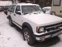 Witam mam do sprzedania samochód marki Chevrolet Blazer S10 Sport rocznik 1992 przebieg 209000 tys km w pełni orginalny kolor biały Auto jak na swoje lata w stanie bardzo dobrym wszystko sprawne napędy ,silnik , skrzynia biegów ,rama w super stanie Auto