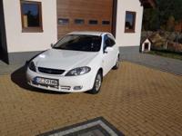 Sprzedam bogato wyposażonego Chevroleta Lacetti CDX z silnikiem Diesla 2,0 o mocy 121 koni. Samochód pochodzi z 2008 roku , w 2009 roku osobiście sprowadziłem auto na kołach z Niemiec (Chevrolet miał przetarty lewy bok - naprawiony był w autoryzowanej