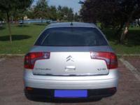 Witam
Mam do sprzedania Citroena C5 z 2005 roku.
Silnik 2.0 HDI - 136 KM
Przegląd ważny do sierpnia 2013 roku, OC do stycznia 2013 roku. Przed wakacjami wymieniony olej oraz filtry, a w ubiegłym tygodniu klocki hamulcowe.
Bogate wyposażenie gdyż jest to