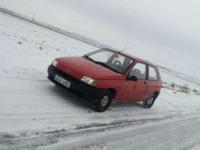 posiadam do sprzedania bardzo ekonomiczne Clio (4,5-6l) zawieszenie: 5+(brak jakichkolwiek niepokojących odgłosów), silnik i skrzynia: 5+, blacharka: 4, wnętrze zadbane, opony zimowe, przegląd i ubezpieczenie do sierpnia. tylko tankować i jeździć...