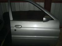 Witam sprzedam drzwi do Forda Escorta Mk VII 97r.kombi wersja Ghia.drzwi nie są zgnite.WSZYSTKIE CZTERY W TEJ CENIE !!!.PRZÓD ELEKTRYCZNIE PODNOSZONE SZYBY,TYŁ KORBA. oraz wiele innych części do tego modelu auta.mogę wysłać dodatkowe zdjęcia.