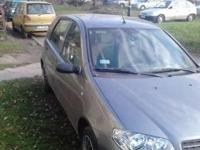 Fiat Punto 2 z 2003 roku po liftingu. Wymienione reflektory przednie, klocki hamulcowe, linki do ręcznego i skrzyni biegów, tłumik, alternator ( na gwarancji). 20.11.2012 roku robiony przegląd. Samochód posiada ważne ubezpieczenie do końca roku. Rodzaj