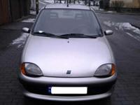 Fiat Seicento SX rok produkcji kwiecień1999 roku, silnik benzynowy 899 cm (łańcuszek rozrządu), kolor srebrny metalik, przebieg 124678 tyś.
Środek jest wyjątkowo zadbany. Karoseria bez rdzy i jest bezwypadkowa. Fotele czyste i nie przetarte, bez dziur.