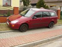 Ford focus MK1 99r. Bez klimy. Przebieg tylko 83 tyś. Auto w bardzo dobrym stanie technicznym. W środku zadbany. Niecałe 500 km temu został wymieniony olej, rozrząd oraz pasek alternatora wraz z rolkami. Auto na oponach letnich, z przodu nowe opony