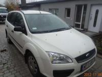 Ford Focus 2005 (diesel)Kombi. Wspomaganie kierownicy, centralny zamek, ABS, Poduszki powietrzne, klimatyzacja, wymieniony rozrząd. Opony letnie i zimowe. Kupiony w kraju, drugi właściciel.