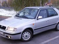 SKODA FELICIA GLXi w IdEaLnYm stanie !
Oferuję do sprzedaży Skodę Felicie z 1999 roku.
Samochód wyposażony jest w instalację gazową co przy dzisiejszych cenach paliw jest jego niewątpliwym atutem.
Skoda posiada oryginalną powłokę lakierniczą - nigdy nie