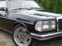 Witam mam do sprzedania wyjątkowy model Mercedesa W 123 280 C.
Jestem jego drugim właścicielem w Polsce (posiadam umowę sprzedaży od pierwszego właściciela). Autko przeszło gruntowny remont - między innymi:
- silnika,
- tapicerek, foteli, kanapy (wraz z