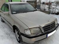 Witam, mam do zaoferowania ładnie utrzymanego Mercedesa C 220 CE z instalacją gazową .
Stan auta oceniam na dobry jak na ten rocznik.
Auto wyprodukowano w 95r
Pracuje na paliwie i na gazie.
Tapicerka jest w dobrym stanie brak przetarć i dziur .
Brak