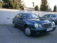 Witam mam do zaoferowania Mercedes E-klasa rok 2001 , z silnikiem diesla 2,7 177km , bardzo ekonomiczny i dynamiczny. Silniki i skrzynia pracują bez zarzutu , autko nie jest zniszczone . W stanie bdb jak na swoje lata. Jest to bardzo bogata wersja m,in;