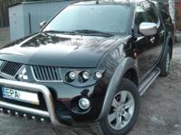 Mitsubishi l200 stan bardzo dobry,przebieg 165 tys.km ,serwisowany,I właściciel,komputer pokładowy,airbagi,SRS,radio+CD z Mp3,ABS,klimatyzacja,el.szyby,el.lusterka,centralny zamek,autoalarm,podgrzewane fotele,
Hard top,hak,czujnik