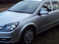 WITAM, MA DO SPRZEDANIA - OPEL ASTRA III Z SILNIKIEM 1,7 CDTi z 2004/2005 ROKU. BARDZO ZADBANE AUTKO. AUTO W WYPOSAŻENIU POSIADA: - RADIO - ELEKTRYCZNE SZYBY - KLIMATYZACJĘ - IMOBILAJZER - 6 PODUSZEK - SKRZYNIĘ 5 BIEGÓW - SYSTEM KONTROLI TRAKCJI - LAKIER