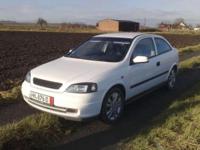 Witam!
Mam do zaoferowania wspaniałe auto, jakim jest Opel Astra II. Auto świeżo sprowadzone do kraju. Silnik 2.0 16v 136 KM x20xev. Kolor biały - bardzo modny. Auto bardzo dynamiczne, a zarazem ekonomiczne. Wyposażenie samochodu:
- 4 x air bag,
-