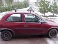 Sprzedam samochod opel corsa 3 drzwiowa kolor bordowy szyberdach centralny zamek alarm hak samochod jezdzi jest sprawny przednia szyba uszkodzona/mozna wymienic ale nie koniecznie/ jest drobna korozja ale nie jest zle.Cena 1999 przy gotowce do negocjacji