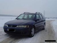 Witam,
oferuję do sprzedania samochód OPEL VECTRA 2.2 DTI
Auto bez śladu korozji, czyste zadbane, z małym przebiegiem 250000, silnik na łańcuchu wiec nie trzeba się martwić wymianą rozrządu.
Spalanie w mieście około 6.5 l/100 km, w trasie przy spokojnej