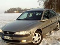 Sprzedam Opla Vectrę B z silnikiem 2.5 V6, wersję najbogatszą - CD m.in. z: KLIMATYZACJĄ AUTOMATYCZNĄ (KLIMATRONIKIEM), TEMPOMATEM, KONTROLĄ TRAKCJI, 2 poduszkami powietrznymi (AIRBAG) oraz automatyczną skrzynią biegów ( oplowskie automatyczne skrzynie