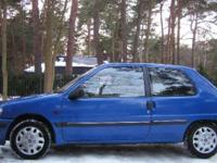 Sprzedam Peugeot 106; rok produkcji 1997; pojemność 1.1; kolor niebieski; OC do sierpnia; wyposażenie: elektryczne szyby, szyberdach, poduszka powietrzna kierowcy; samochód w stanie dobrym, użytkowany na co dzień; małe spalanie (minimalne w trasie