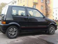 Sprzedam świetne auto jakim jest FiAT CiNQUECENTO SX z ulepszonym wyposażeniem,wyprodukowane w 1997roku.Bezobslugowy silnik (łańcuszek rozrządu) o pojemności 900cm, który charakteryzuje się   jednopunktowym wtryskiem,znakomitymi osiągami a także niskim