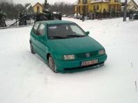 Witam mam dziś na sprzedanie Volkswagena Polo z 95r w kolorze zielonym. Autko sprowadzone z Niemczech do Polski w 2012r i od tamtego czasu użytkowane w PL. Auto jest małe zwinne, ekonomiczne i dynamiczne wciśnie się wszędzie :p. Samochodzik sprawuje sie