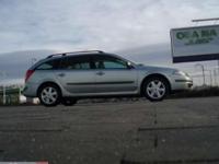 Witam do sprzedania RENAULT LAGUNA 1,9 DCI 120 KM
Samochód ten został sprowadzony trzy lata temu z Niemiec Sam osobiście go sprowadziłem od pierwszego właściciela przy przebiegu 147000 km.
Laguna w bardzo dobrym stanie silnik bardzo dynamiczny