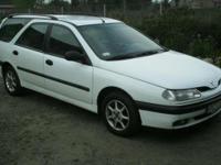 Sprzedam Renault Laguna 1.8i z 1995 roku. Silnik i skrzynia biegów w idealnym stanie. Samochód   w ciągłej ekspluatacji- bezawaryjny. Do wymiany; klocki hamulcowe,amortyzatory,końcówki,gumy wachacza.Wnętrze niepodarte do wyprania,plastiki całe,elektryka