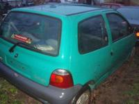 SPRZEDAM RENAULT TWINGO 1.2 ,ROK PRODUKCJI 1999, SPROWADZONY BEZ PRAWA REJESTRACJI Z PRZEZNACZENIEM NA CZĘŚCI ALBO JAK KTO UWAŻA(CAŁY Z SILNIKIEM I SKRZYNIĄ 1100ZŁ),MOŻLIWOŚĆ ZAKUPU CZĘŚĆ NP. SILNIK + SKRZYNIA 650ZŁ ,FOTELE W IDEALNYM STANIE KOMPLET TYŁ +