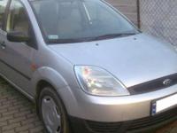 Sprzedam Forda fiestę MK6? Auto kupione w październiku 2002 z salonu, przebieg 111 tys., silnik 1, 3 Duratec 70 KM, srebrny metalik, 5 drzwi, cały czas serwisowany w ASO (udokumentowane w książce serwisowej). Jestem jego pierwszym właścicielem i jedynym