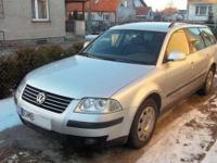 Witam, mam na sprzedaż VW Passata B5FL model 2005. 8 marca został wymieniony kompletny rozrząd wraz z olejem! (paragon na drugim zdjęciu) Samochód bardzo dobrze wyposażony, welurowa tapicerka, full elektryka. Przebieg 160 tyś. Silnik 1,9 TDi 130 km.