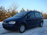 WITAM! VW TOURAN 1.9 TDI 125 KM 6 BIEGÓW 197000 KM PRZEBIEG,2 KLUCZE 10X AIRBAG,CLIMATRONIC, GRANATOWY ,TEMPOMAT, ELEKTRYCZNE SZYBY, KOMPUTER ,RELINGI,TELEFON GŁOSNOMOWICY ,LUSTERKA ELEKTRYCZNE, RADIO CD, SPROWADZONY Z NIEMIEC 1.5 ROKU WYMIENIONY ROZRZAD