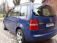 VOLKSWAGEN TOURAN 1.9TDI 6 biegów ,wyprodukowany w 2005 roku -od właściciela pierwsza ręka w Polsce -nie od handlarza ,bardzo zadbany ,przejechał w Polsce max .25tyś.km ,posiada oryginalny przebieg ,samochód w kraju od października 2009 -został