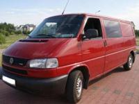 Witam! Sprzedam pięknego VOLKSWAGEN T4 TRANSPORTER . Wersja do połowy oszklona , przedłużana , drzwi skrzydełka , zarejestrowany na 6 osób!!! z silnikiem 2500 TDI o mocy 102KM . Auto KUPIONE W POLSKIM SALONIE VW w 02/2002r. auto z końca 2001. Silnik ,