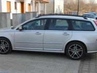 Marka Volvo
Model V50
Rok produkcji 2006
Silnik Olej napędowy (diesel) 1.995 l
Przebieg 115000 km
Pojazd uszkodzonynie
Grudzień 2006, Volvo V50 limitowana wersja Rdesign Sport kupiony w Polsce u Karlika w Poznaniu, serwisowany u Karlika, udokumentowany