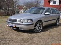 Witam mam do zaoferowania Volvo V70 z października 2001 roku z brdzo dynamicznym za razem oszczędnym silnikiem Diesla,Alu 17 cali, auto jest w bardo dobrym stanie,sprowadzone rok temu z włoch od pierwszego właściciela, wymienione