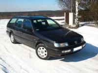 VW Passat B4 1.9TDI, rocznik z grudnia 94 po vinie już 95, autko sprawne, silniczek chodzi jak zegarek, wizualnie posiada kilka niedociągnięć ale umówmy się pasek nie stoi na wystawie w salonie tylko jeździ. Technicznie ok, spala do 5,5l ropy, nie kopci,