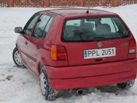 Witam . Mam na sprzedaż VW Polo 96r 1.9 diesel . Bardzo ekonomiczny silnik pali 5- 5,5 na 100km. Odpala bez problemów w najwieksze mrozy. Silnik jak i zawieszenie nie potrzebuje zadnego wkładu finansowego. Polo jest po wymianie olejów filtrów rozrzadu