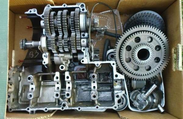 Cały silnik na części Suzuki GSXR70W 92 oraz inne czesci