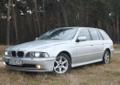 Mam do sprzedania BMW E39 530d KOMBI z silnikiem M57(142 KW - 193KM) z automatyczną skrzynią biegów Steptronic. Samochód został sprowadzony przeze mnie z Włoch we wrześniu 2010 roku. Stan techniczny samochodu oceniam na bardzo dobry. Zostały w nim