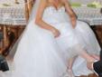 Piękna suknia ślubna z kolekcji Demetrios Lisa Ferrera plus dodatki