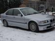 Witam mam do sprzedania Ładne BMW E36 2.5tds sedan (140km) z konca roku 1995/1996 jak na ten rok to BMW trzyma się bardzo dobrze srebrny metalik Bardzo ekonomiczny silnik diesla i bardzo dobre pszyspieszenie oraz osiągi. Zawieszenie nic nie stuka nic nie