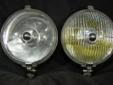Sprzedam komplet (dwa reflektory) do auta klasycznego, oldtimera.
Komplet oryginalnych reflektorów angielskiej marki LUCAS pochodzi z samochodu Morgan rocznik 1956, składa się z reflektoru przeciwmgielnego i dalekosiężnego.
Lampy są w doskonałym stanie z