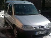 Sprzedam Citroena Berlingo 1.4 B+Gaz 2001r. Auto sprowadzone do kraju w styczniu 2012. Jestem jego pierwszym właścicielem w kraju i nigdy mnie nie zawiódł. Olej oraz filtry wymieniene co 10000 tyś km. Auto jest w bardzo dobrym stanie i nie wymaga żanego