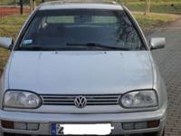 TANIO SPRZEDAM ŁADNEGO GOLFA 3 ROK PRODUKCJI 1996 NIE JEST TO SKŁADAK! PIERWSZA REJESTRACJA W POLSCE 2000R SILNIK ZWYKŁY WOLNOSSĄCY SAM DIESEL BEZ TURBO,SDI'SILNIK PALI I PRACUJE OK.NIE CZYSZCZONY NIE MYTY,JAK CHODZI TO KOPCI NA NIEBIESKO....BYĆ MOZE WINA