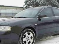 Audi A6 1999r listopad model 2000r w bardzo dobrym stanie technicznym jak i wizualnym jest tylko małe wgięcie na błotniku od kierowcy co widać na zdjęciach.
Wymienione są tarcze klocki firmy ATE przód i tył
Przebieg 100% orginał
Wszystko sprawne
Auto