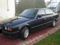 Sprzedam BMW e34 520i 24V benzyna. Auto zadbane, rok w kraju(sprowadzony z Niemiec). Przebieg 160 tyś. km.
Nowy akumulator, tarcze, klocki, olej, filtry (wszystko wymienione dwa miesiące temu).
Wyposażenie:
- el. lusterka
- el. szyby (2x)
- el.