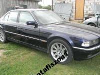 Witam! Wystawiam na sprzedaż BMW 725 TDI z 1997 roku,w bardzo dobrym stanie!! Kolor oryginał-granat,koła oryginał- aluminiowe 18,szyby elektryczne podwójne.Koło zapasowe oryginalne w bagażniku.Bagażnik bardzo duży i pojemny.W środku jest telefon,ale